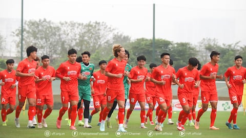Phó Chủ tịch VFF Trần Anh Tú thăm và động viên ĐT U22 Việt Nam